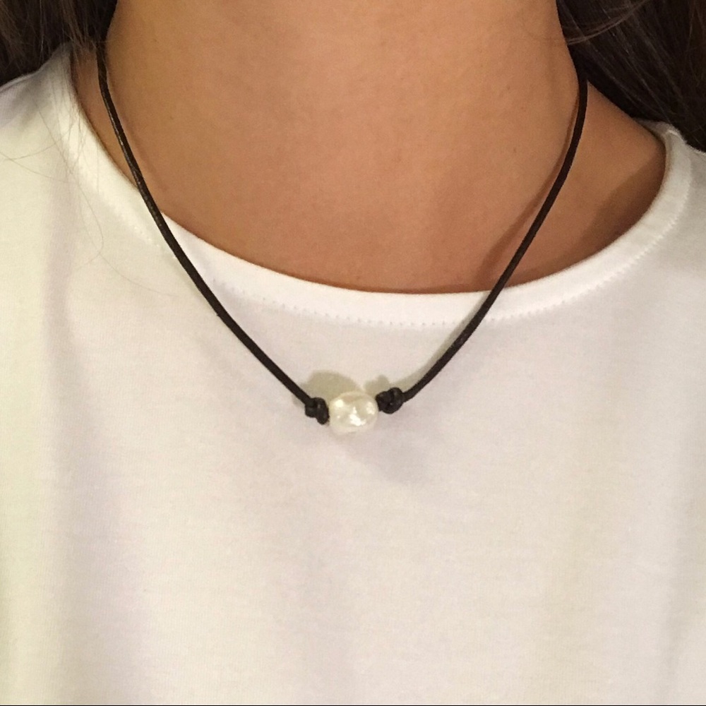 3/$15 Pearl choker necklace